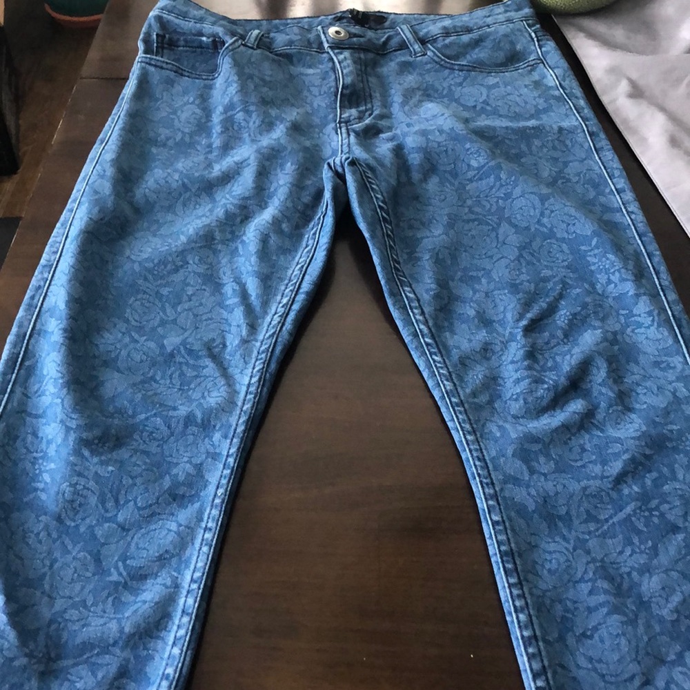 Forever 21 blue flower patterned jeans size 29